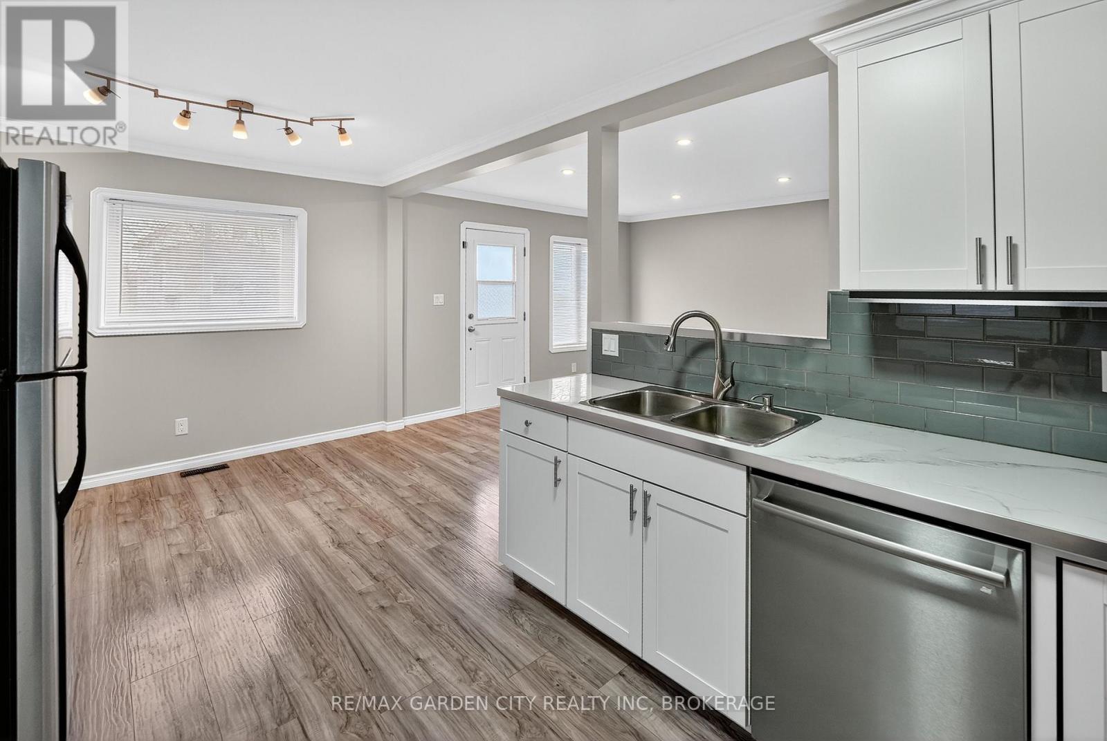 210 Wright Street, Welland, Ontario  L3B 2K3 - Photo 7 - X12520402