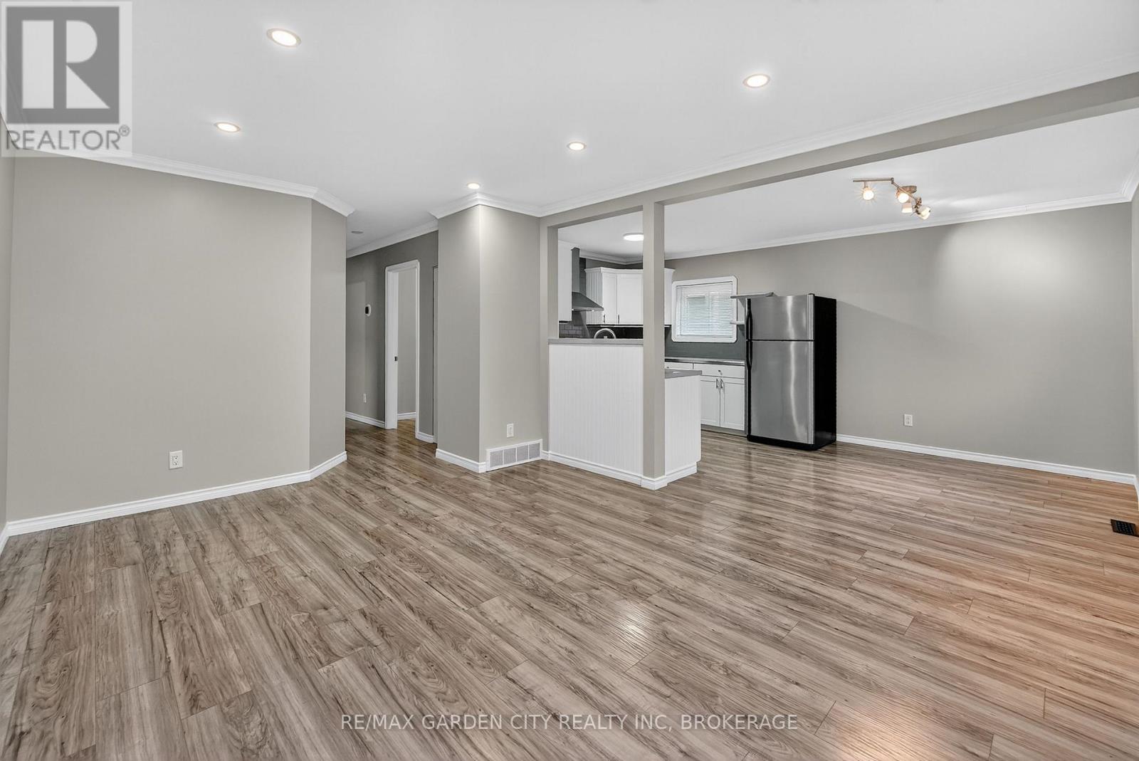 210 Wright Street, Welland, Ontario  L3B 2K3 - Photo 8 - X12520402