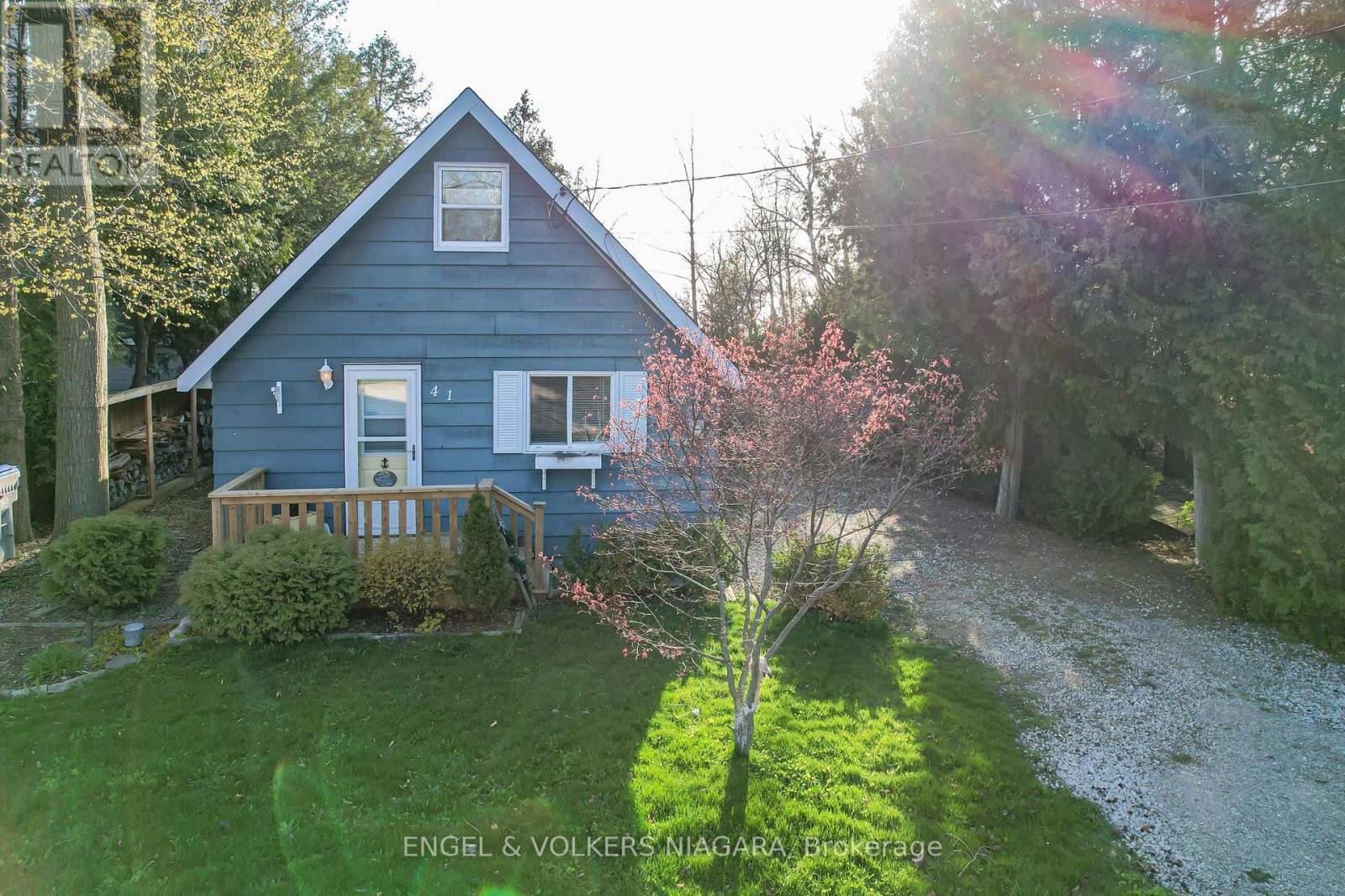 41 Andrew Crescent, Goderich, Ontario  N7A 3X8 - Photo 2 - X12520406