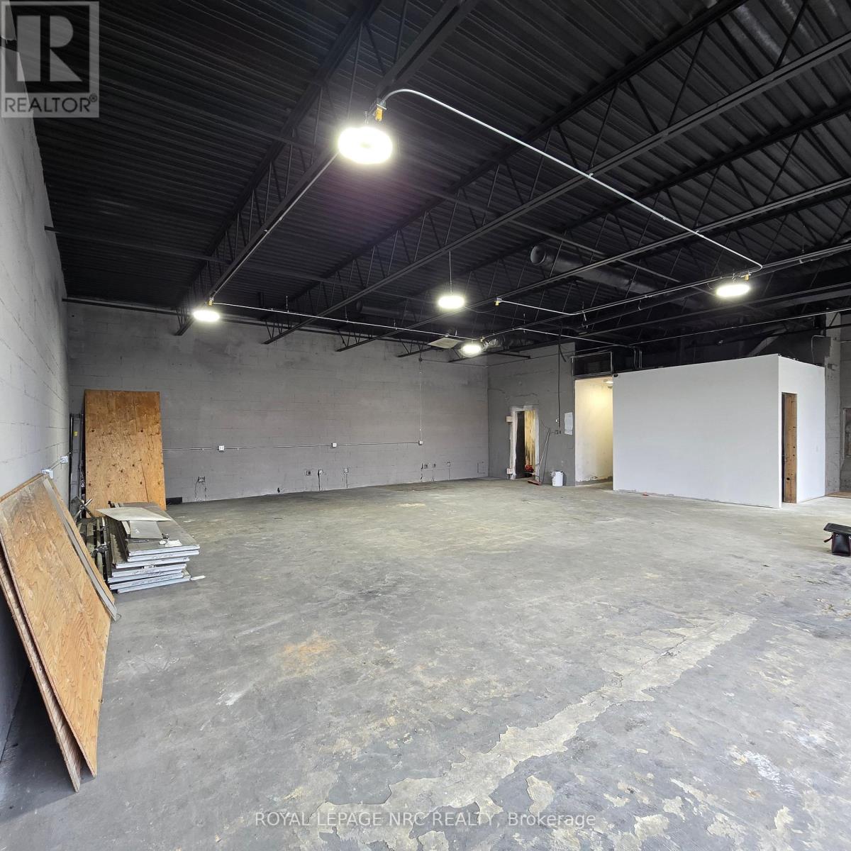 108 Hartzel Road, St. Catharines, Ontario  L2P 1N4 - Photo 5 - X12520504