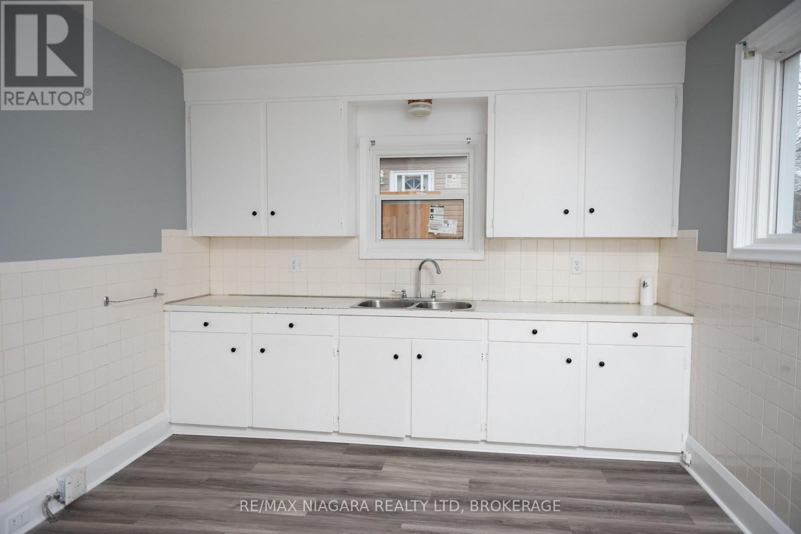 39 Carleton Street N, Thorold, Ontario  L2V 2A6 - Photo 10 - X12521316