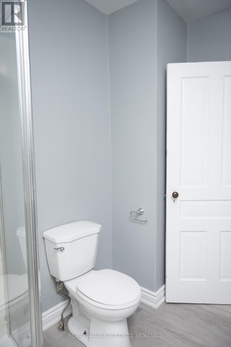 39 Carleton Street N, Thorold, Ontario  L2V 2A6 - Photo 14 - X12521316