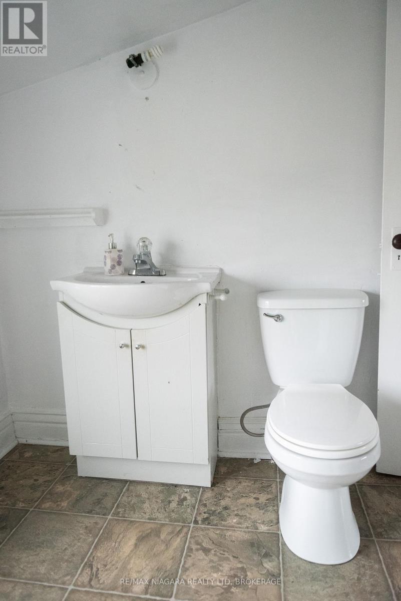 39 Carleton Street N, Thorold, Ontario  L2V 2A6 - Photo 15 - X12521316