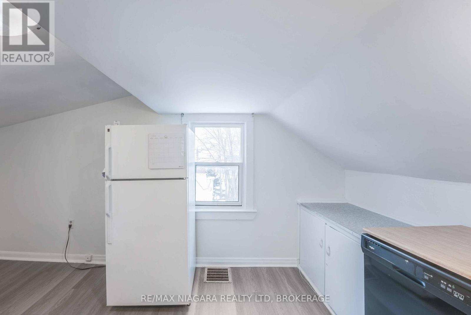 39 Carleton Street N, Thorold, Ontario  L2V 2A6 - Photo 24 - X12521316