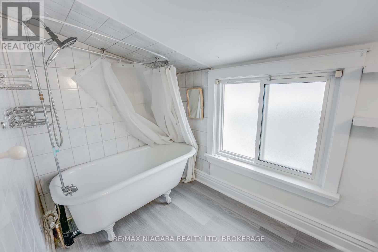 39 Carleton Street N, Thorold, Ontario  L2V 2A6 - Photo 28 - X12521316