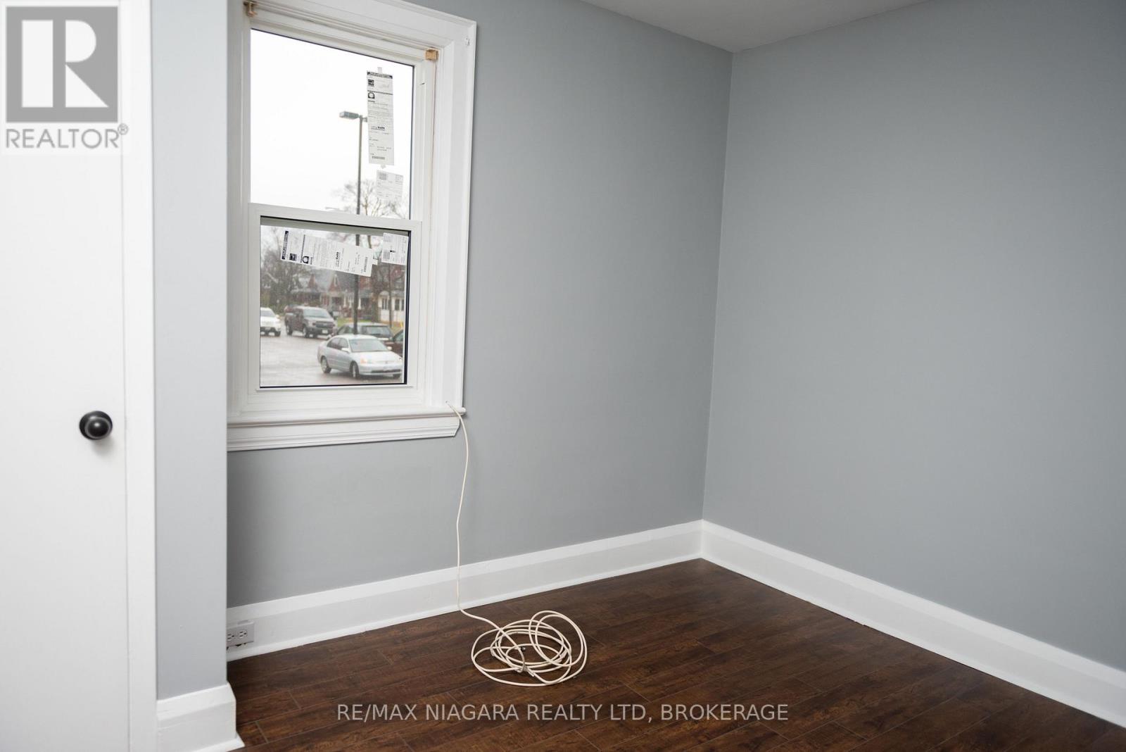 39 Carleton Street N, Thorold, Ontario  L2V 2A6 - Photo 8 - X12521316