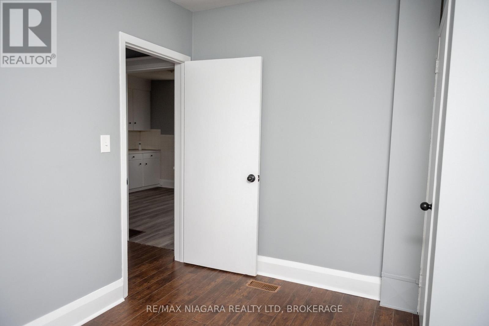 39 Carleton Street N, Thorold, Ontario  L2V 2A6 - Photo 9 - X12521316