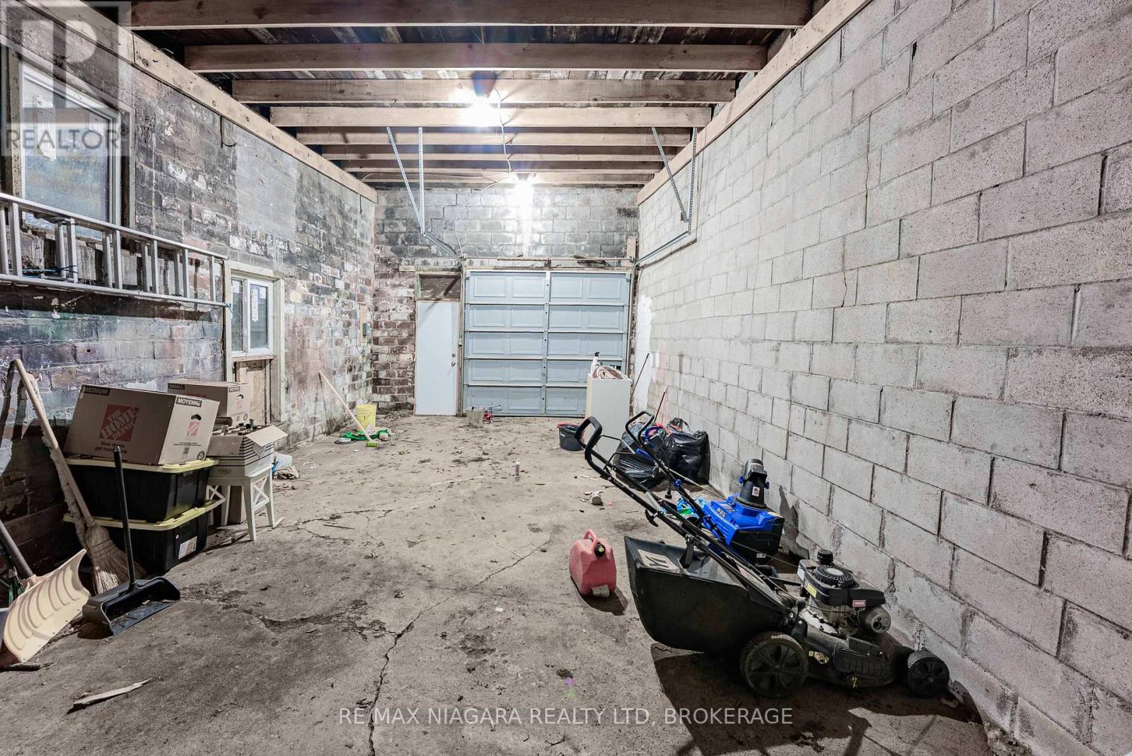 Upper - 39 Carleton Street N, Thorold, Ontario  L2V 2A6 - Photo 18 - X12521320