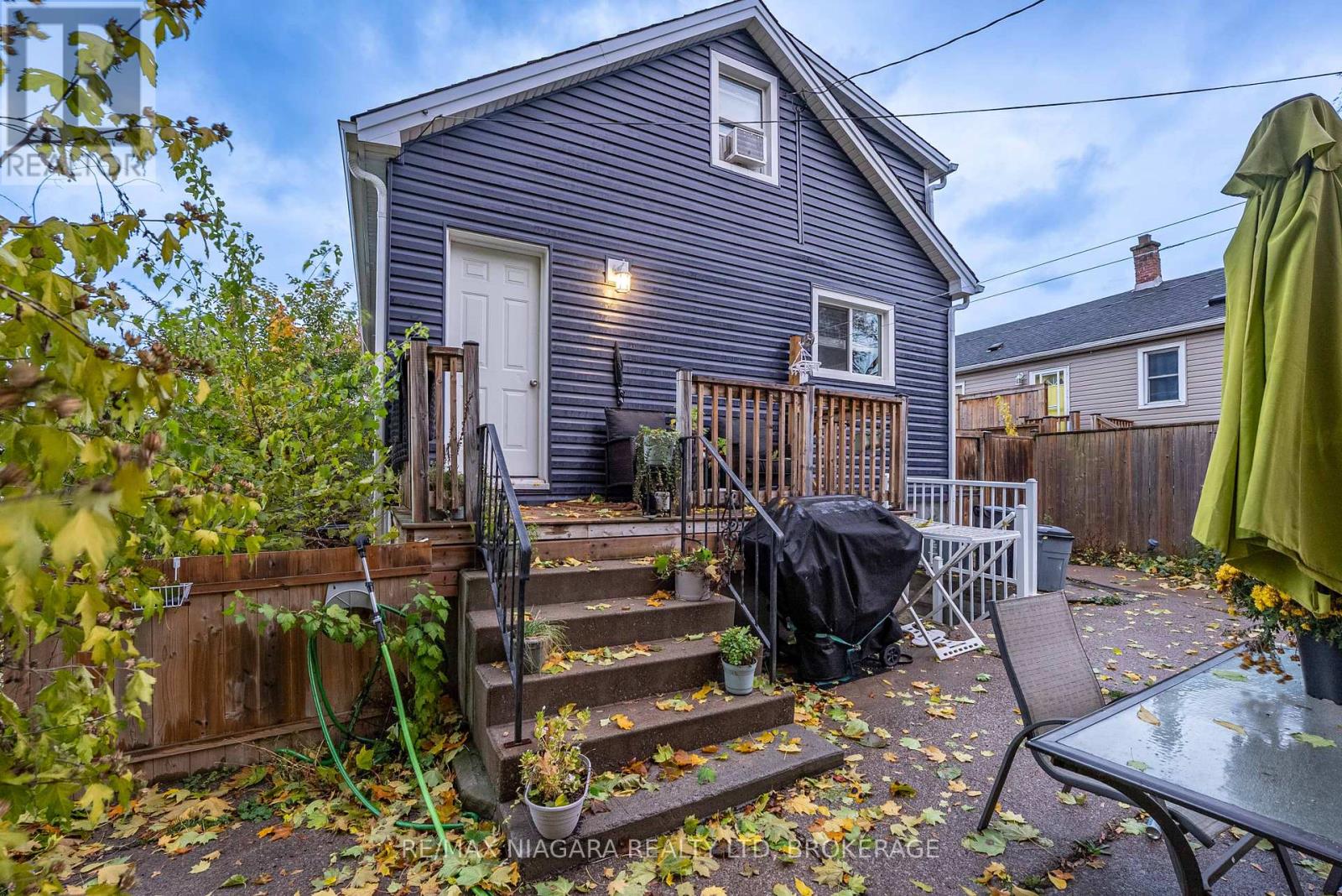 Upper - 39 Carleton Street N, Thorold, Ontario  L2V 2A6 - Photo 3 - X12521320