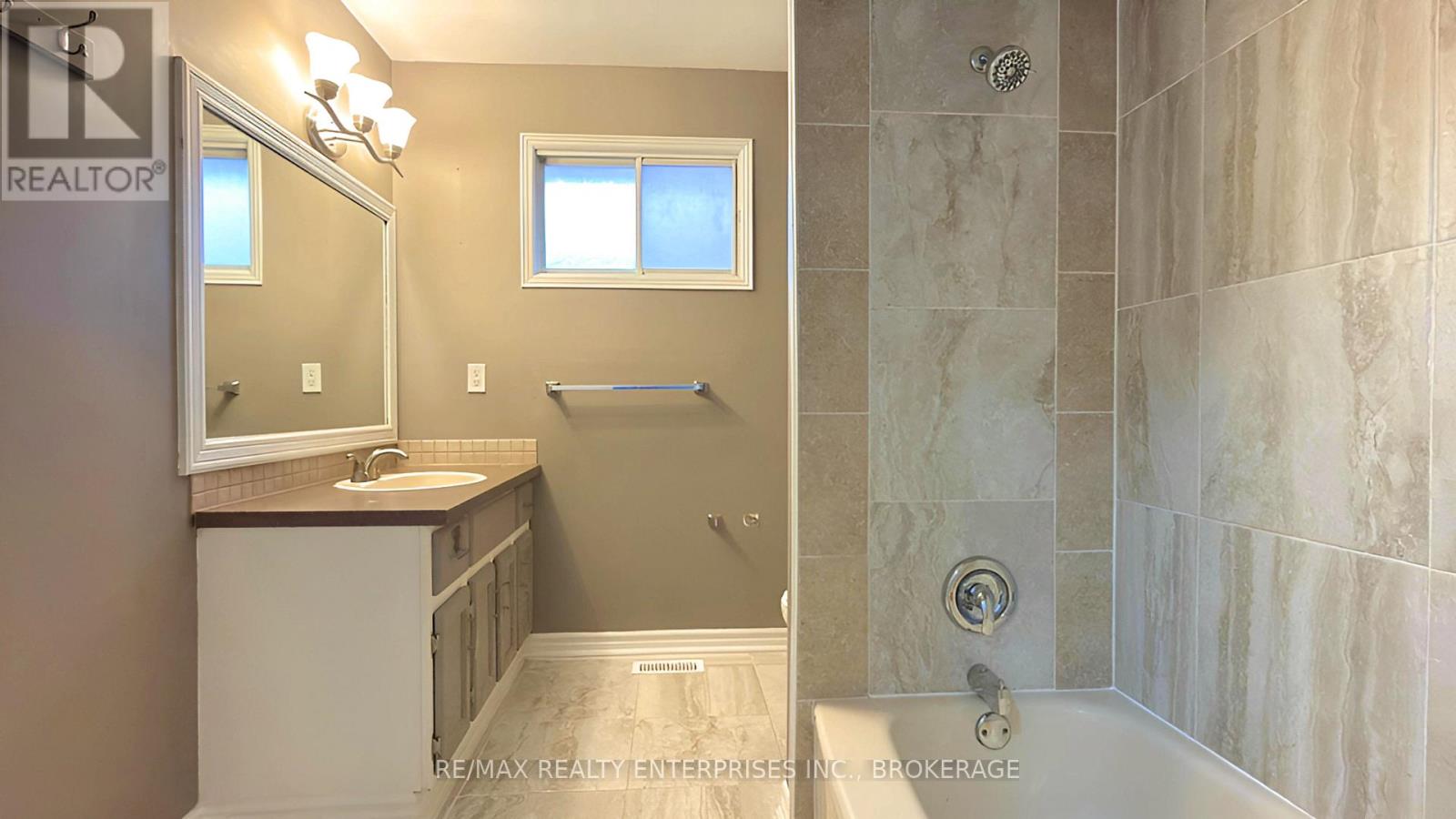 22 Ravine Road, St. Catharines, Ontario  L2P 3A7 - Photo 10 - X12524210