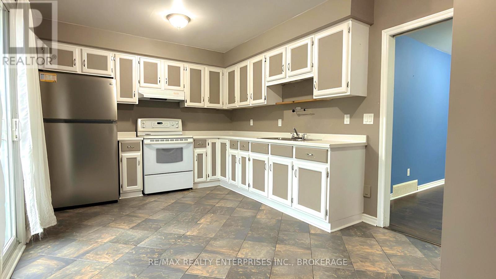 22 Ravine Road, St. Catharines, Ontario  L2P 3A7 - Photo 7 - X12524210