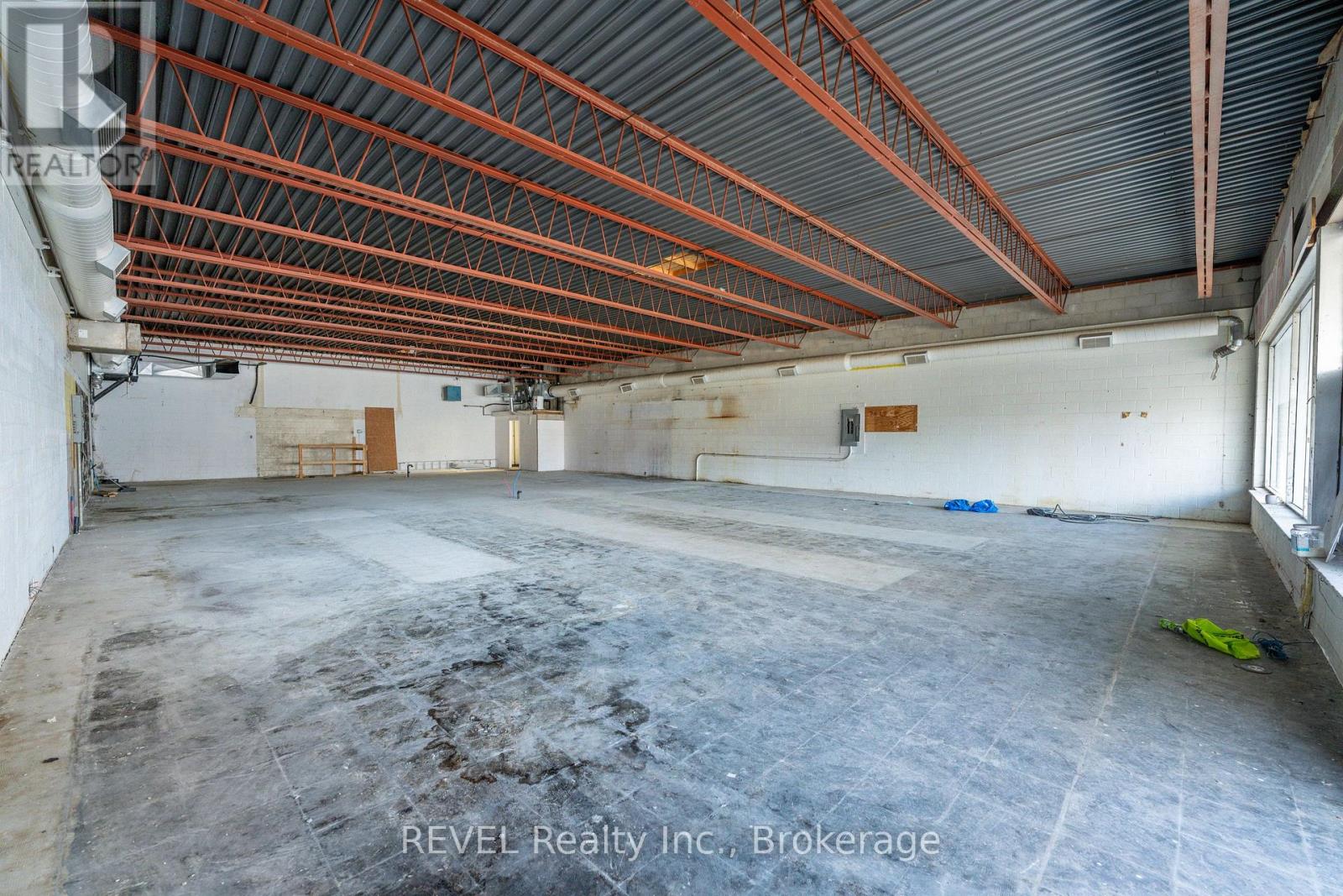 26 Pine Street, Thorold, Ontario  L2V 3L2 - Photo 11 - X12525066