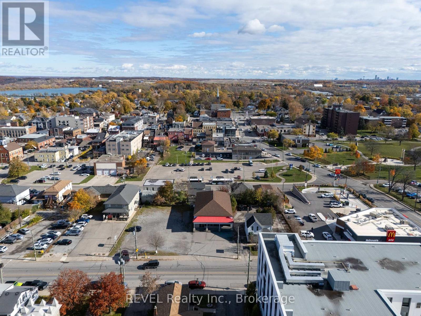 26 Pine Street, Thorold, Ontario  L2V 3L2 - Photo 4 - X12525066