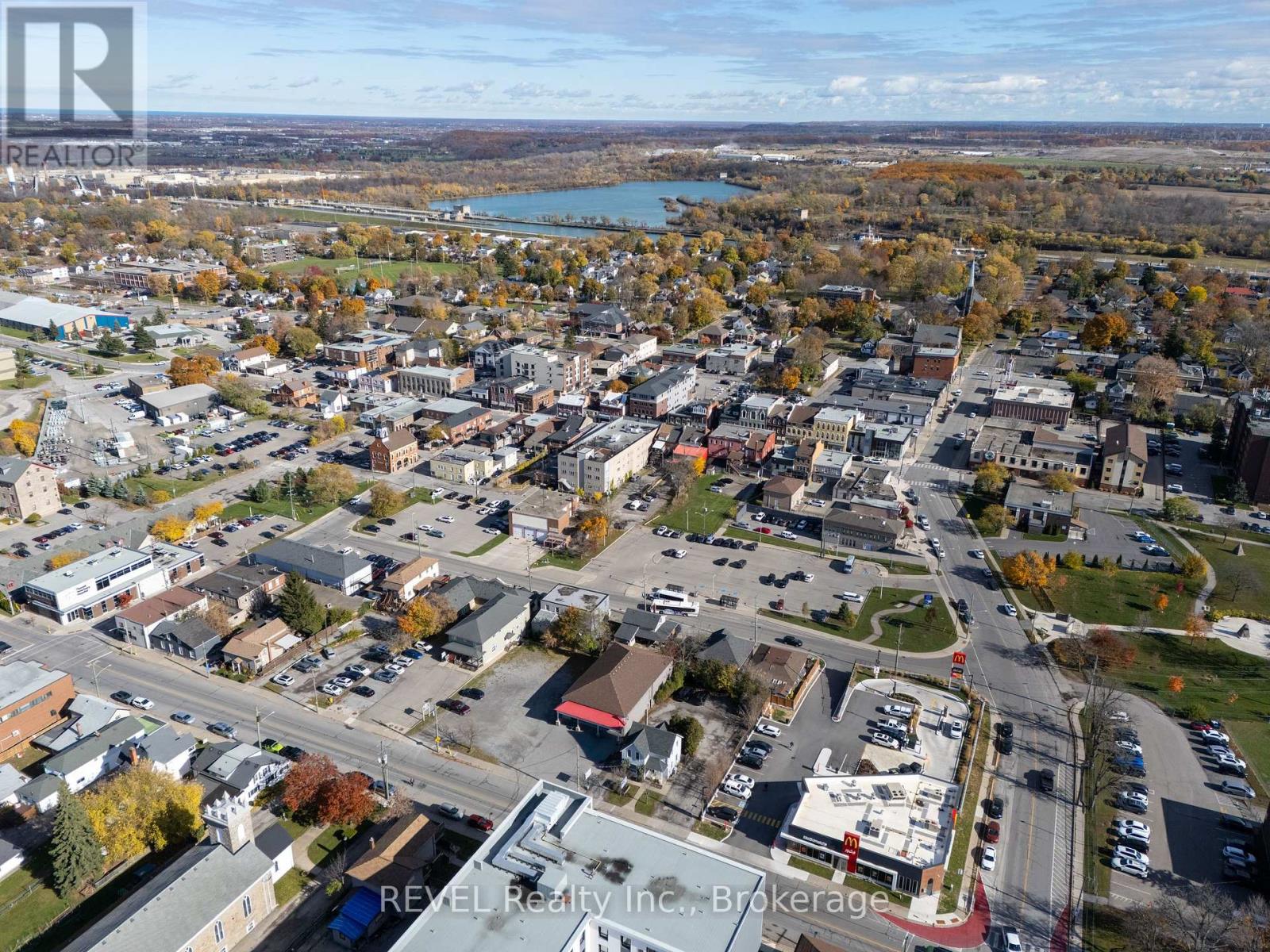 26 Pine Street, Thorold, Ontario  L2V 3L2 - Photo 5 - X12525066