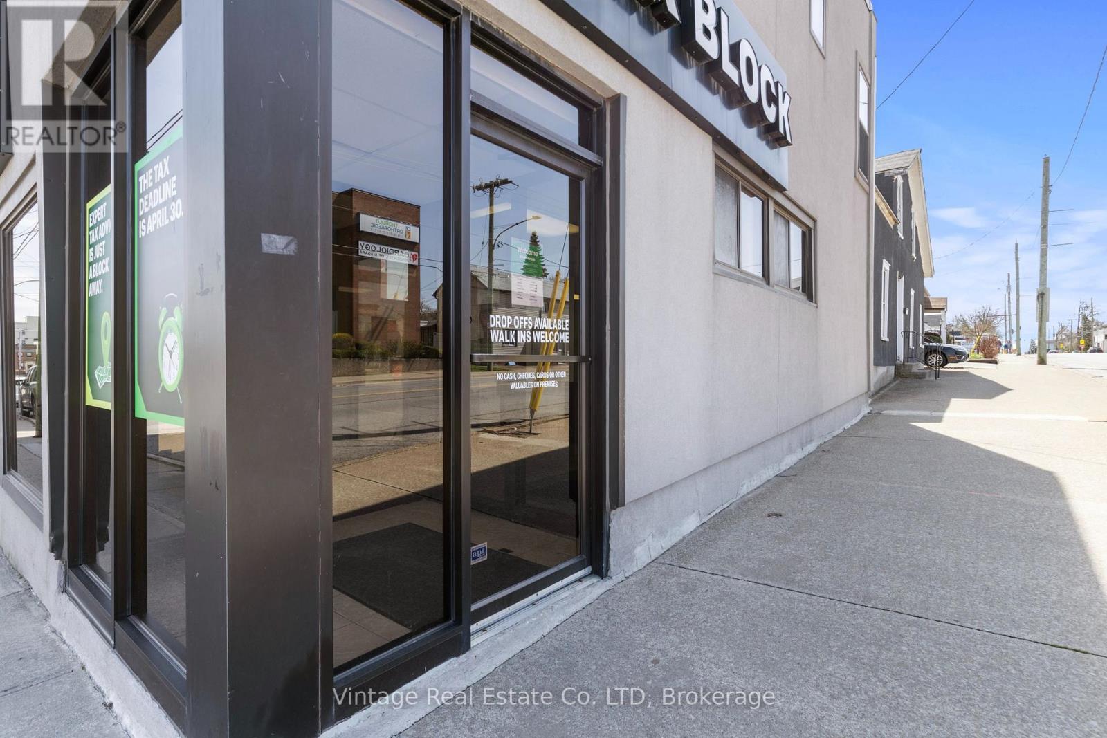 29 Albert Street W, Thorold, Ontario  L2V 2G2 - Photo 4 - X12525090