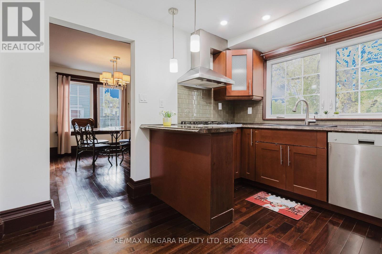 4765 Second Avenue, Niagara Falls, Ontario  L2E 4H7 - Photo 8 - X12525104