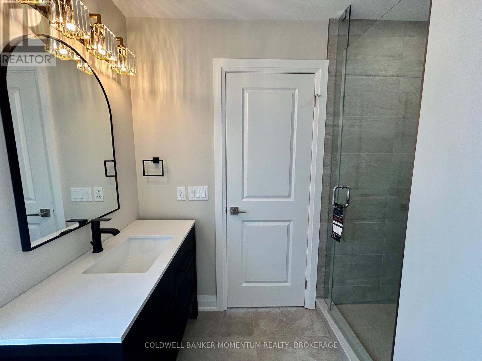 Upper - 5091 Bridge Street, Niagara Falls, Ontario  L2E 2S9 - Photo 18 - X12525276