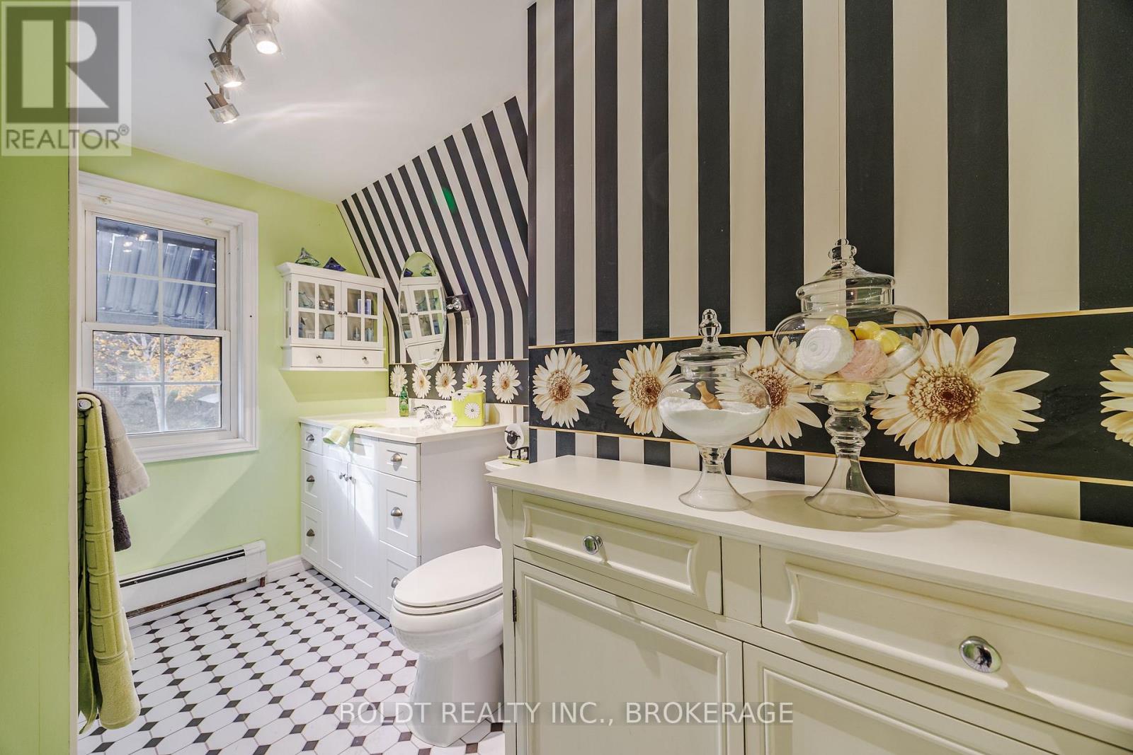 6351 Leeming Street, Niagara Falls, Ontario  L2G 1K3 - Photo 12 - X12528556