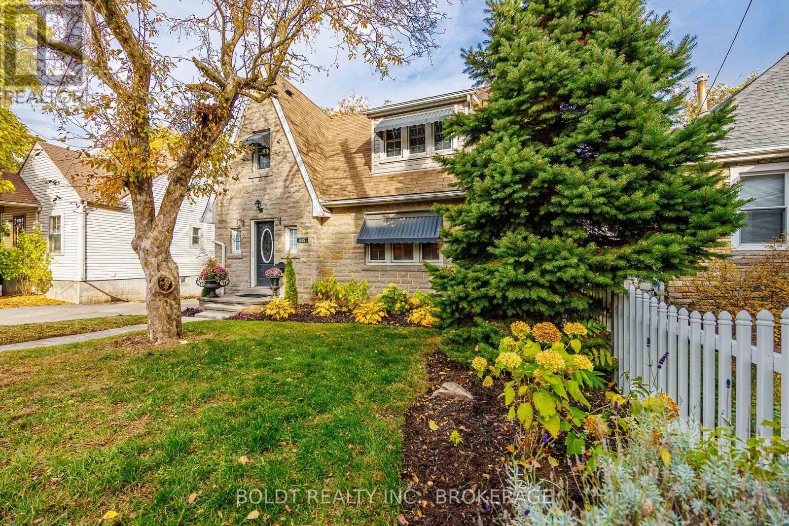 6351 Leeming Street, Niagara Falls, Ontario  L2G 1K3 - Photo 3 - X12528556