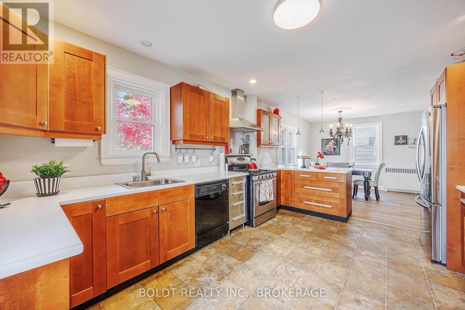 6351 Leeming Street, Niagara Falls, Ontario  L2G 1K3 - Photo 9 - X12528556