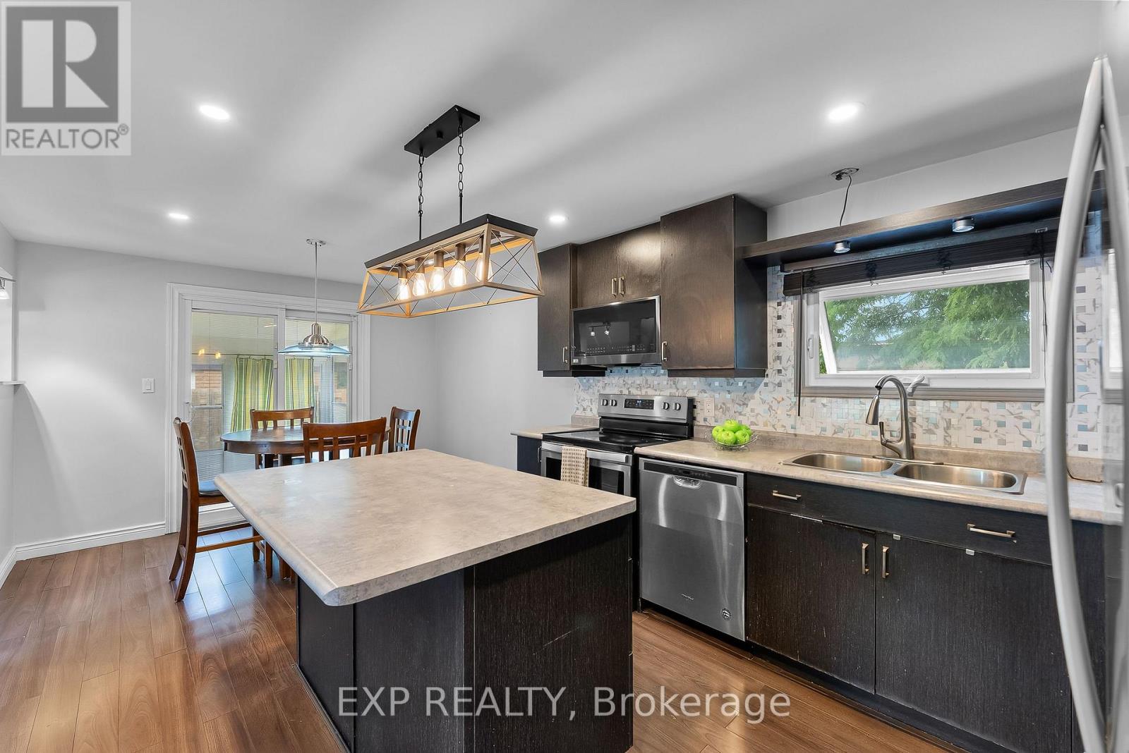 6937 Waterloo Drive, Niagara Falls, Ontario  L2J 1E3 - Photo 15 - X12529124