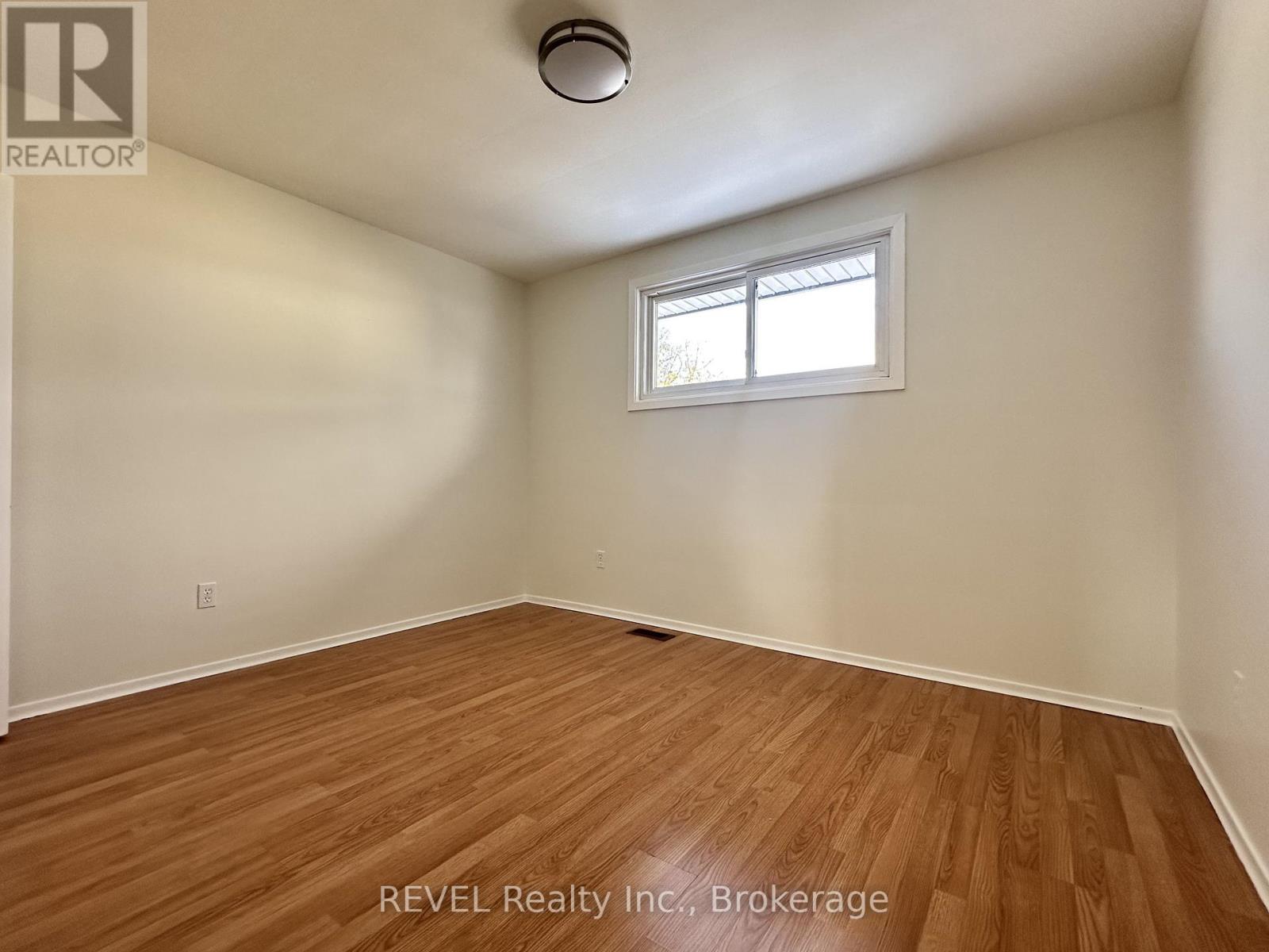 Upper - 7109 Jill Drive, Niagara Falls, Ontario  L2G 7C9 - Photo 10 - X12533364