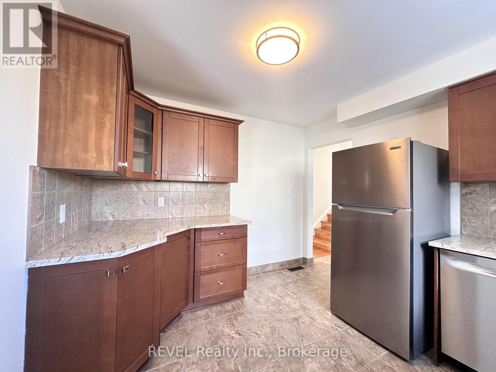 Upper - 7109 Jill Drive, Niagara Falls, Ontario  L2G 7C9 - Photo 6 - X12533364