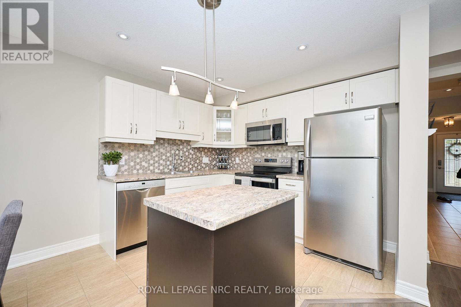 118 Roselawn Crescent, Welland, Ontario  L3C 0C4 - Photo 17 - X12538128