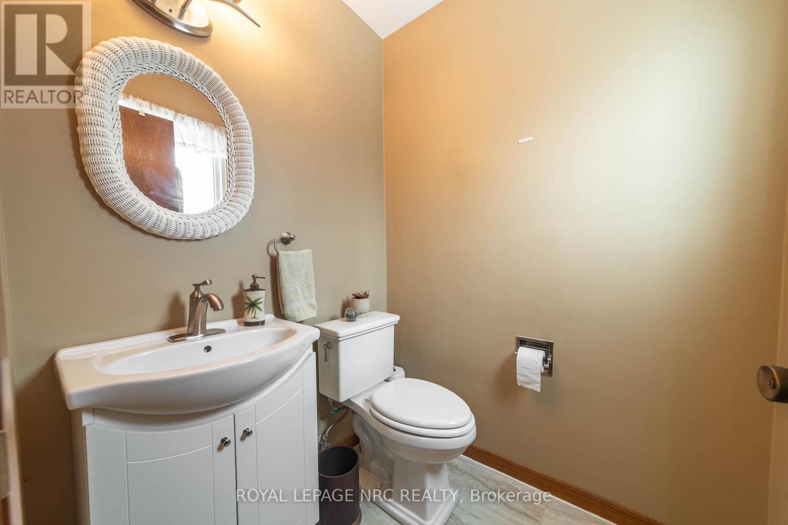 7106 Freeman Street, Niagara Falls, Ontario  L2E 5V5 - Photo 13 - X12541624