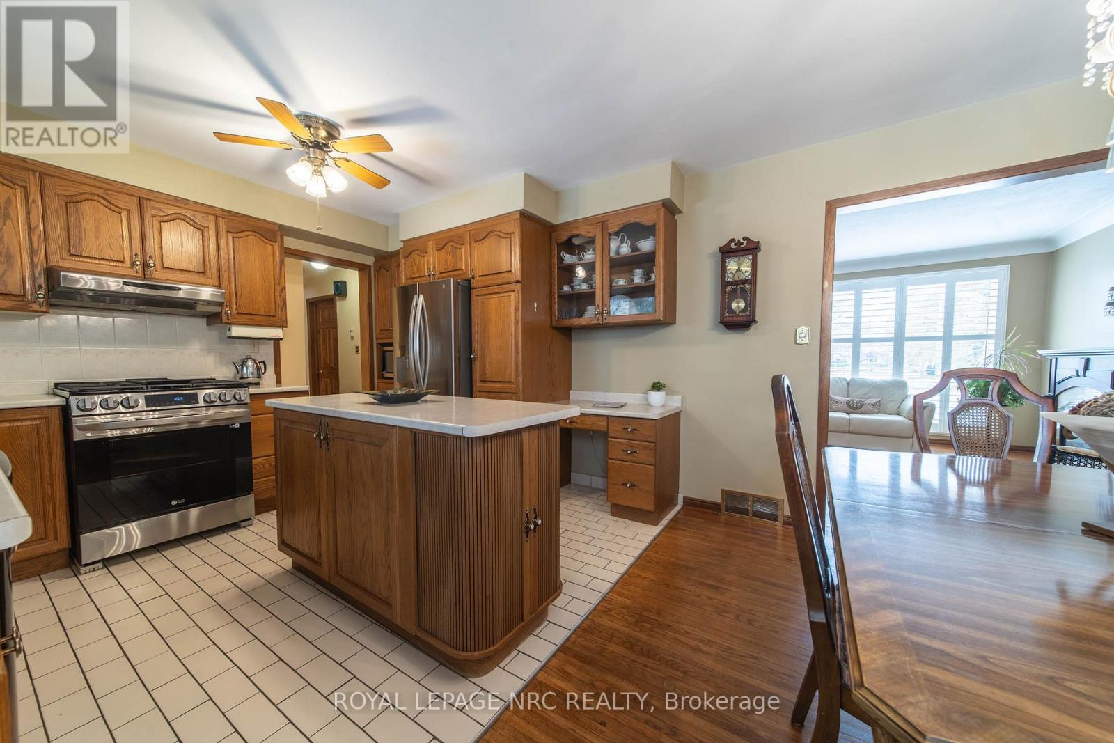 7106 Freeman Street, Niagara Falls, Ontario  L2E 5V5 - Photo 4 - X12541624