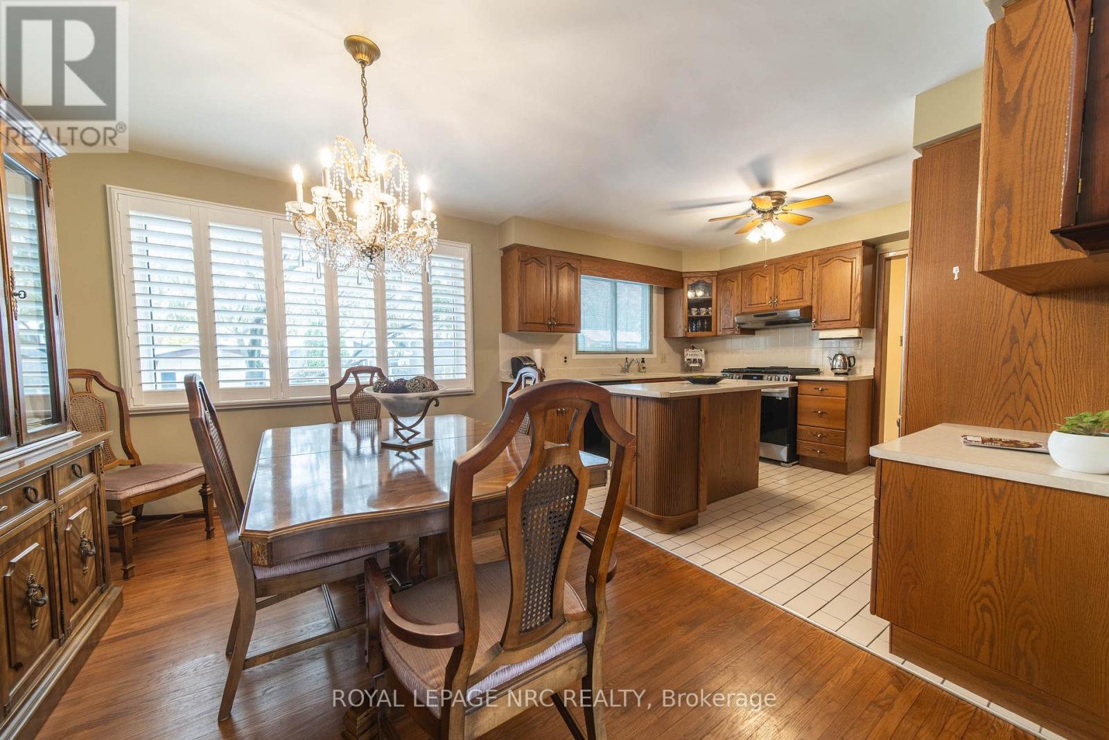 7106 Freeman Street, Niagara Falls, Ontario  L2E 5V5 - Photo 5 - X12541624