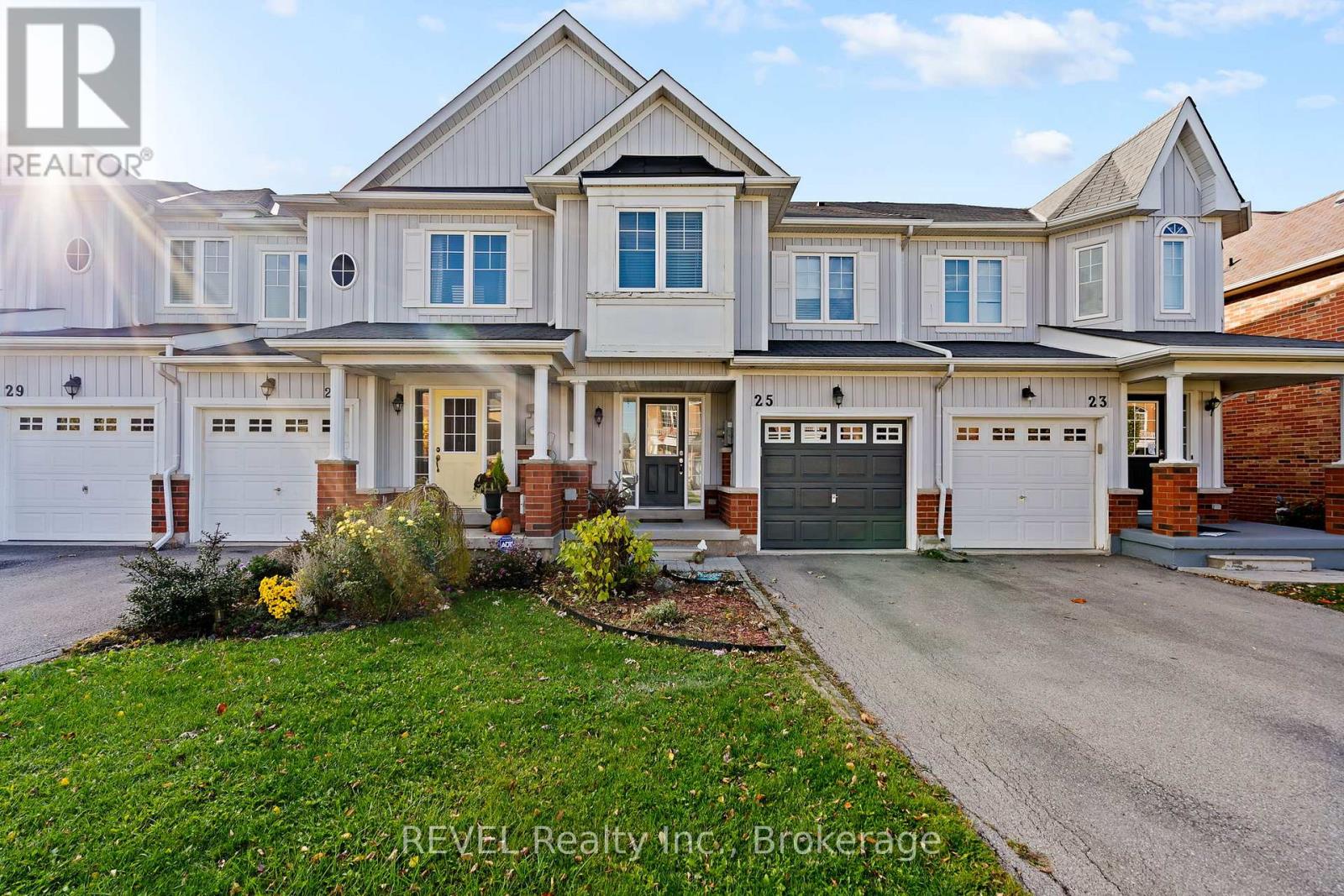 25 Colonel Lyall Street, St. Catharines, Ontario  L2P 0B3 - Photo 2 - X12549150