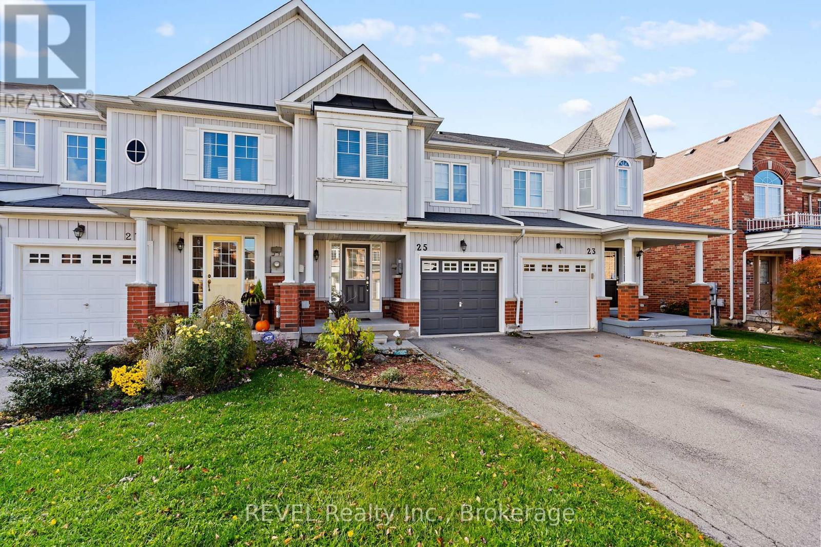 25 Colonel Lyall Street, St. Catharines, Ontario  L2P 0B3 - Photo 3 - X12549150