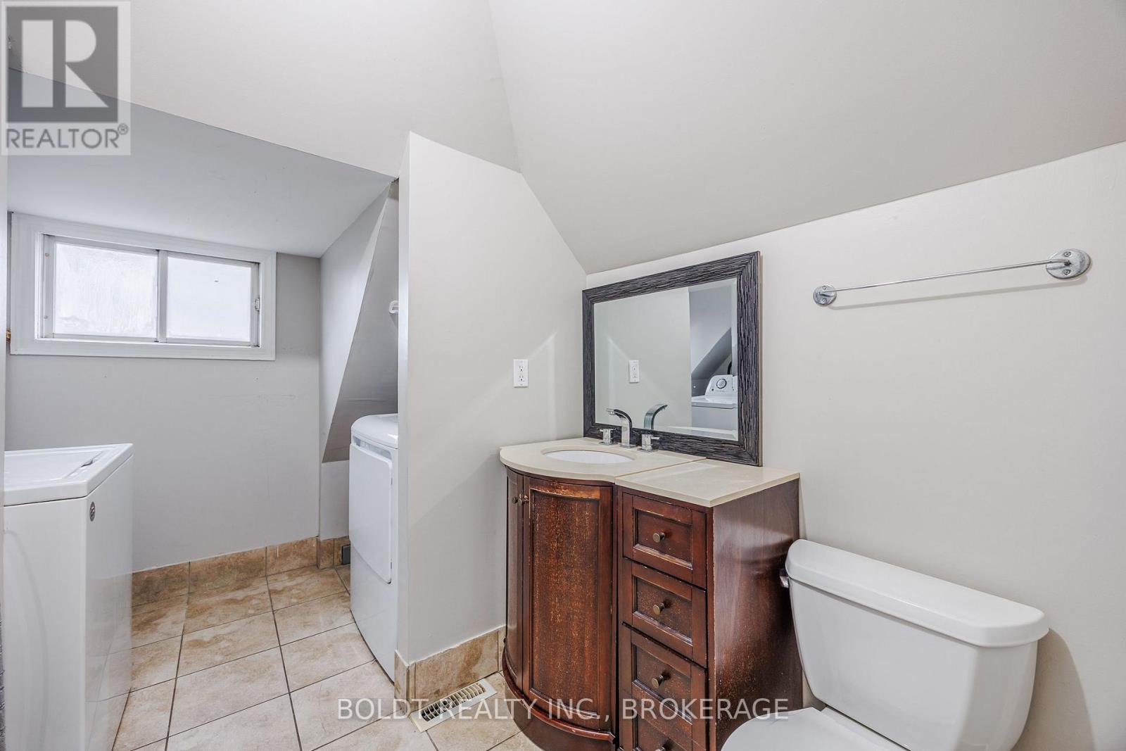 Upper - 209 Rosslyn Avenue S, Hamilton, Ontario  L8M 3J6 - Photo 12 - X12553266
