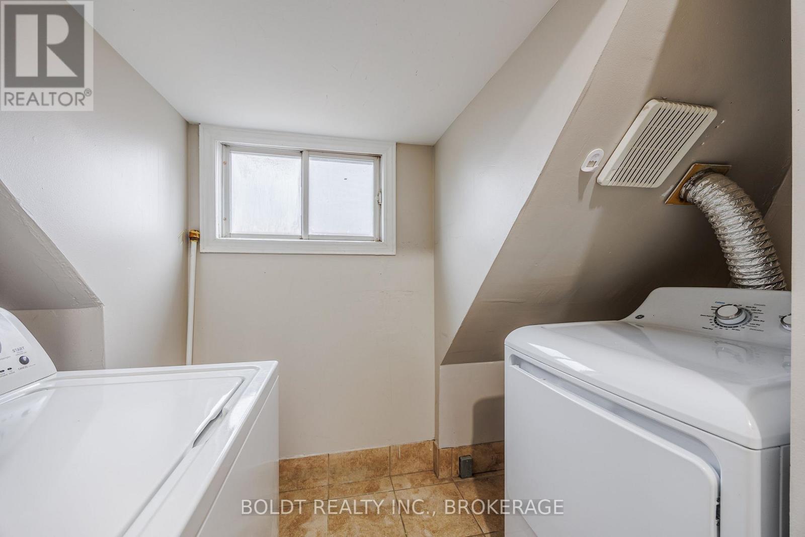 Upper - 209 Rosslyn Avenue S, Hamilton, Ontario  L8M 3J6 - Photo 13 - X12553266