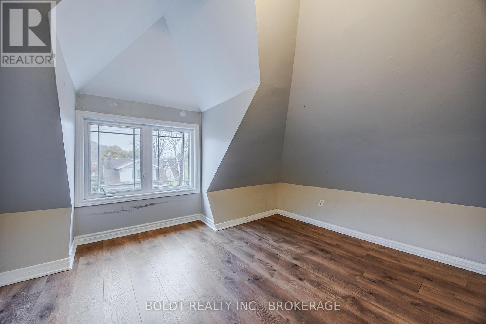 Upper - 209 Rosslyn Avenue S, Hamilton, Ontario  L8M 3J6 - Photo 14 - X12553266