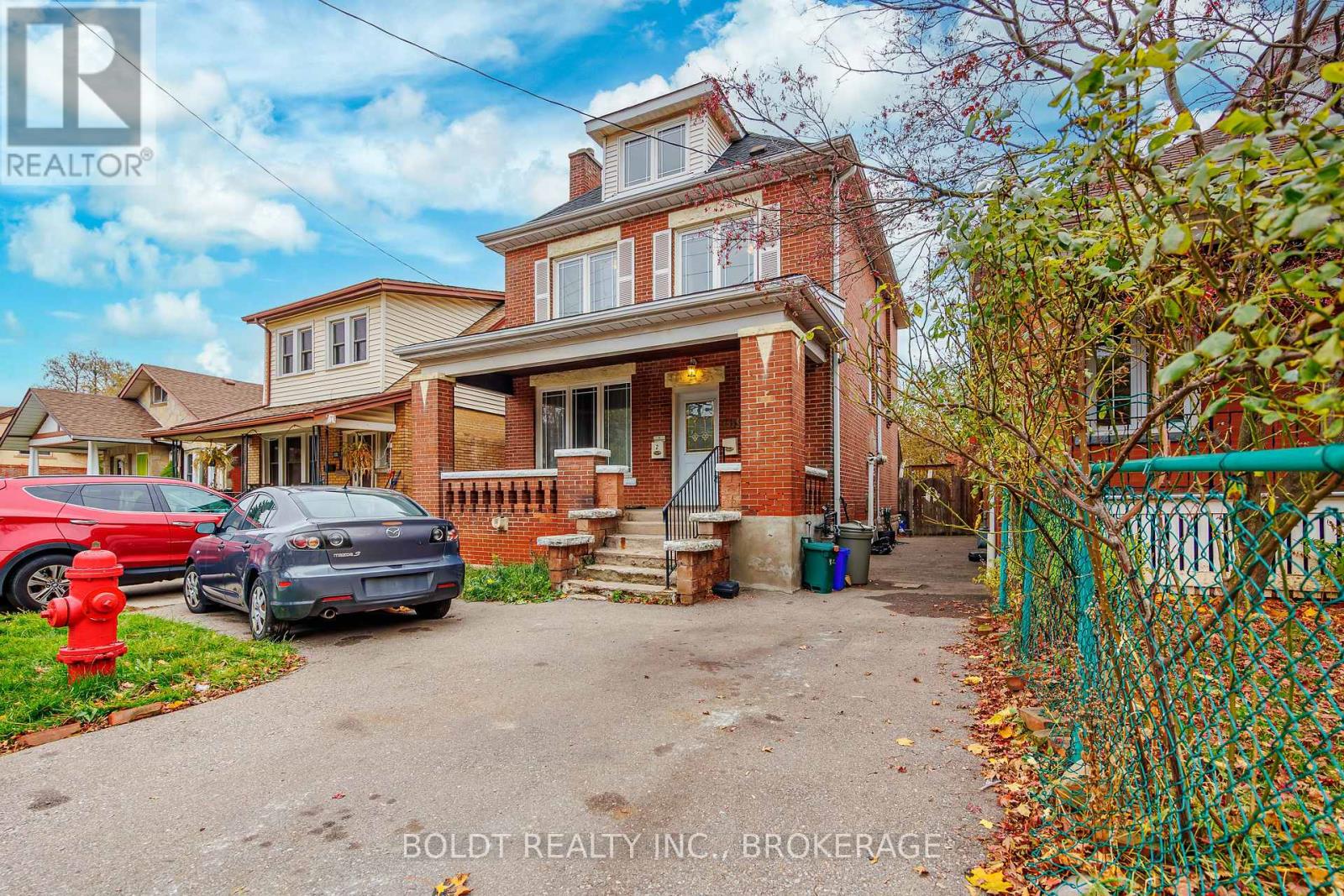 Upper - 209 Rosslyn Avenue S, Hamilton, Ontario  L8M 3J6 - Photo 2 - X12553266