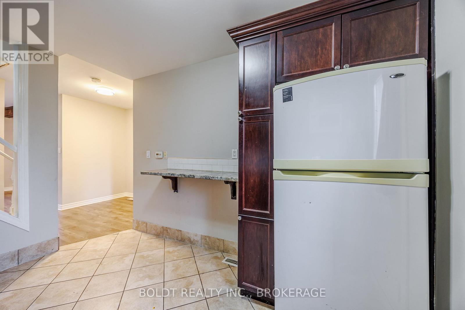 Upper - 209 Rosslyn Avenue S, Hamilton, Ontario  L8M 3J6 - Photo 7 - X12553266