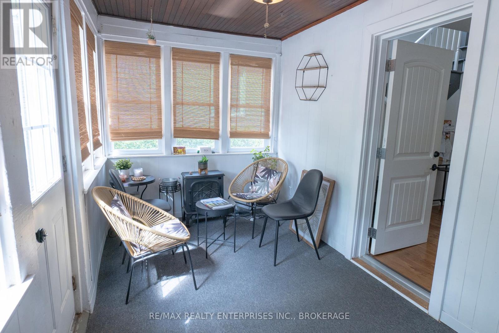 10 Antwerp Street, St. Catharines, Ontario  L2S 1J8 - Photo 5 - X12561882