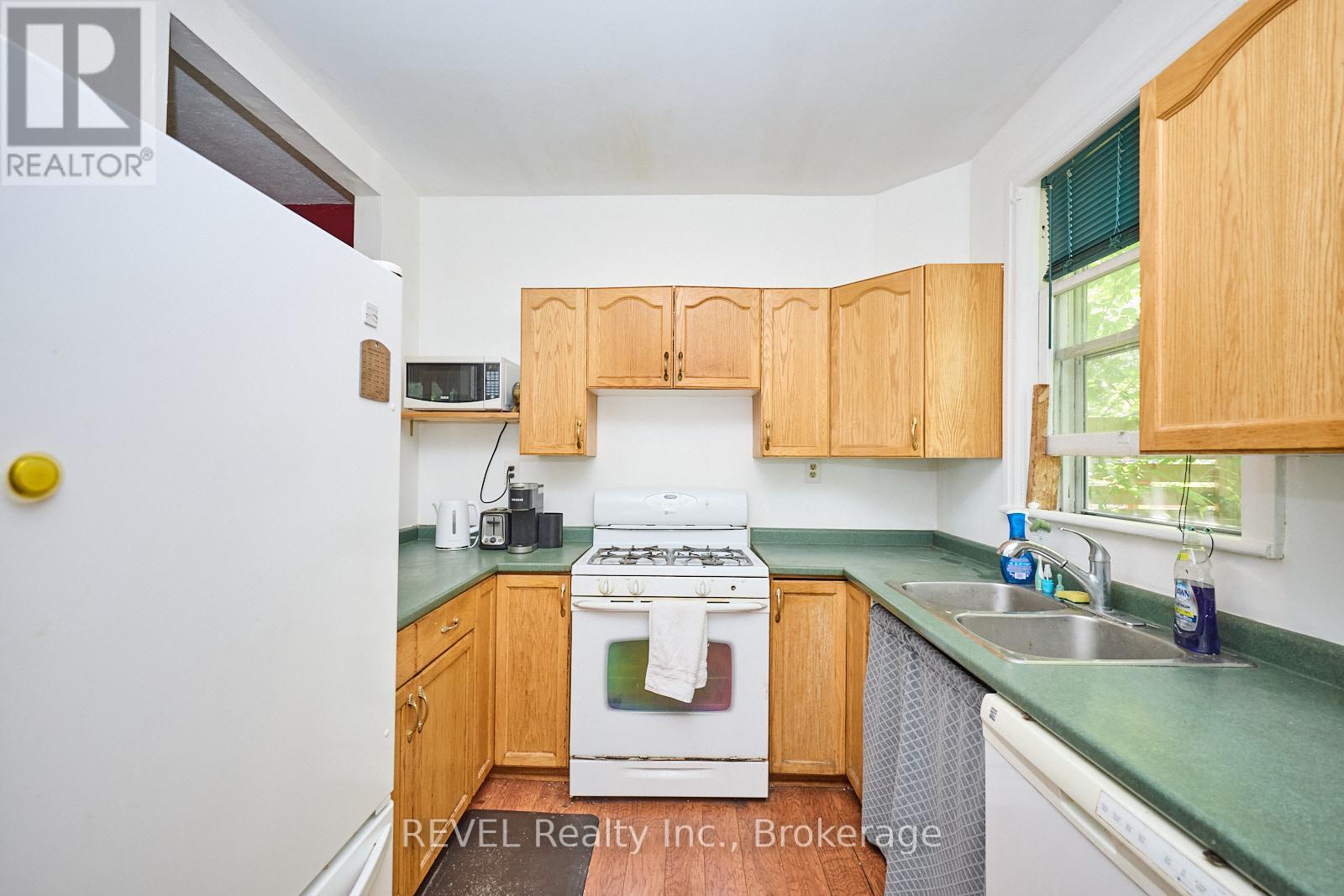 51 Grove Street, Welland, Ontario  L3B 4B3 - Photo 15 - X12568396