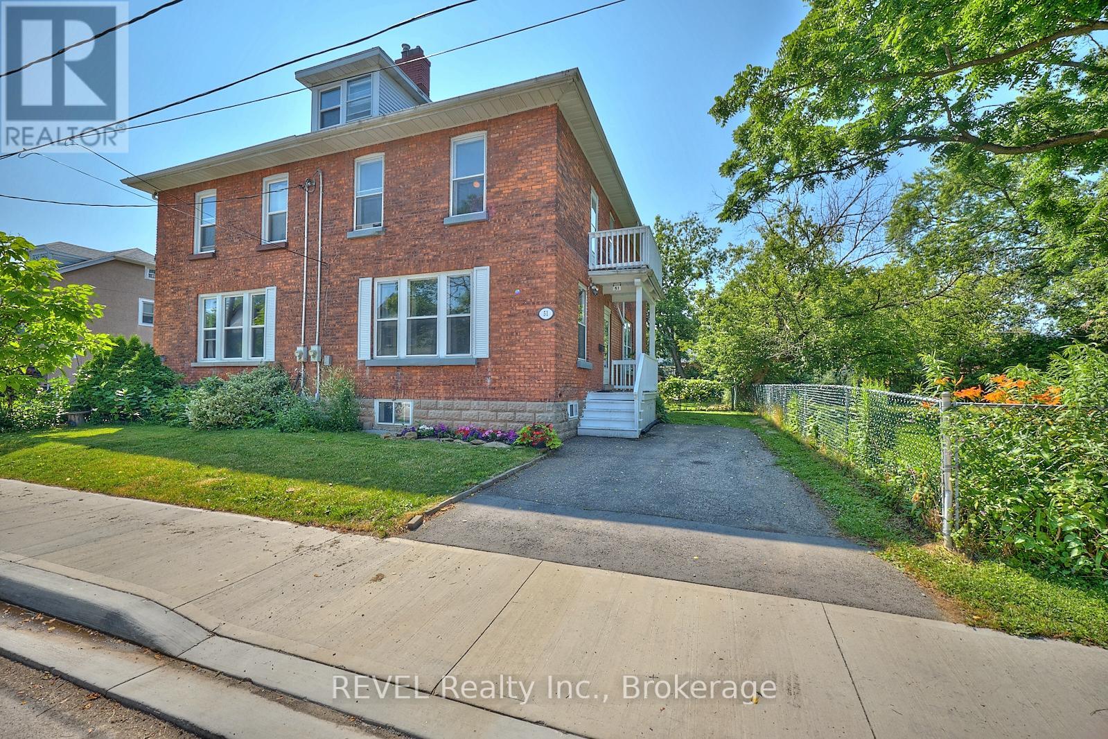 51 Grove Street, Welland, Ontario  L3B 4B3 - Photo 3 - X12568396