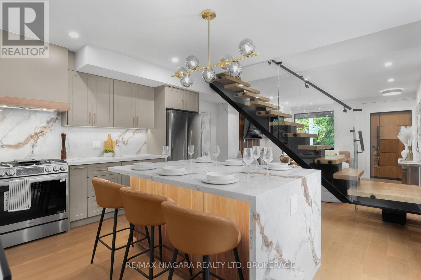 853 Sammon Avenue, Toronto, Ontario  M4C 2E9 - Photo 16 - E12568972