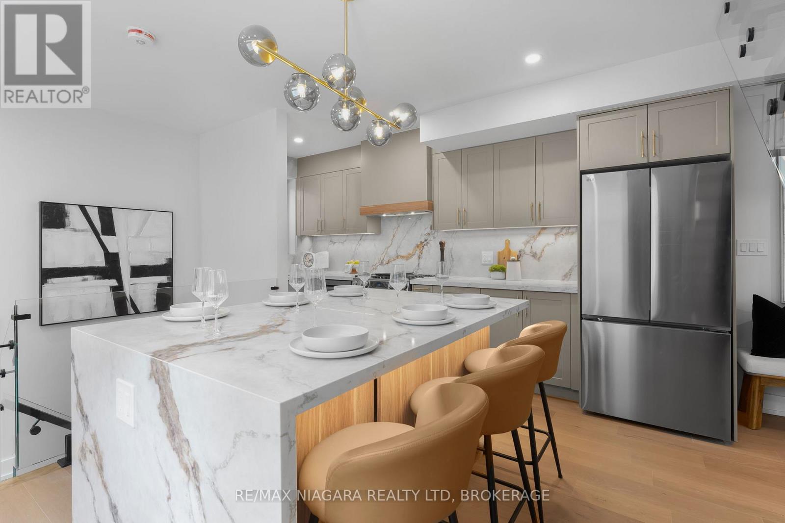 853 Sammon Avenue, Toronto, Ontario  M4C 2E9 - Photo 17 - E12568972