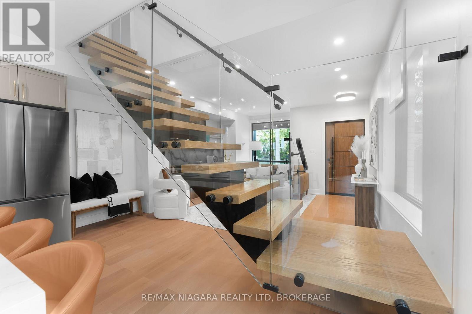 853 Sammon Avenue, Toronto, Ontario  M4C 2E9 - Photo 19 - E12568972