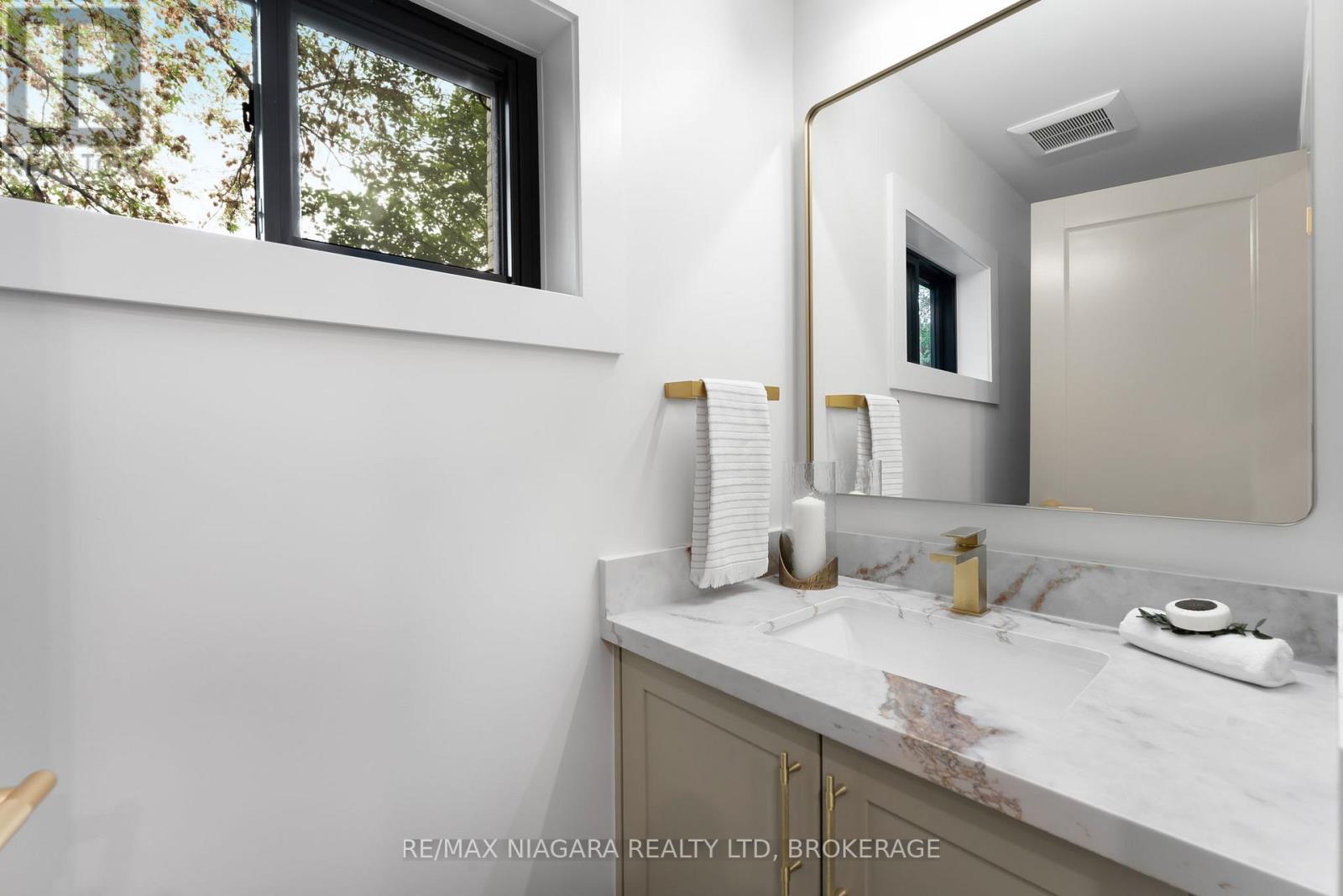 853 Sammon Avenue, Toronto, Ontario  M4C 2E9 - Photo 22 - E12568972