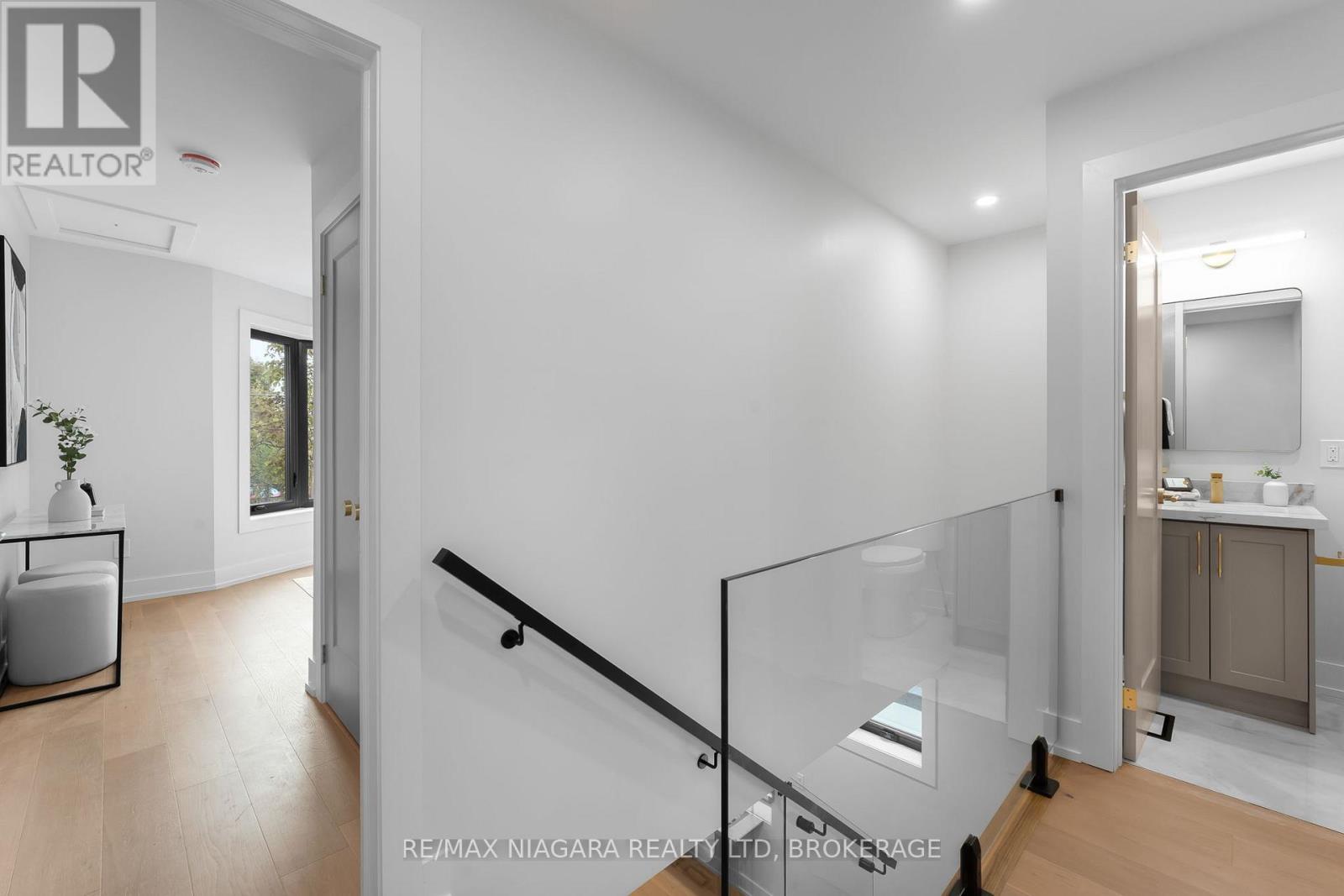 853 Sammon Avenue, Toronto, Ontario  M4C 2E9 - Photo 23 - E12568972