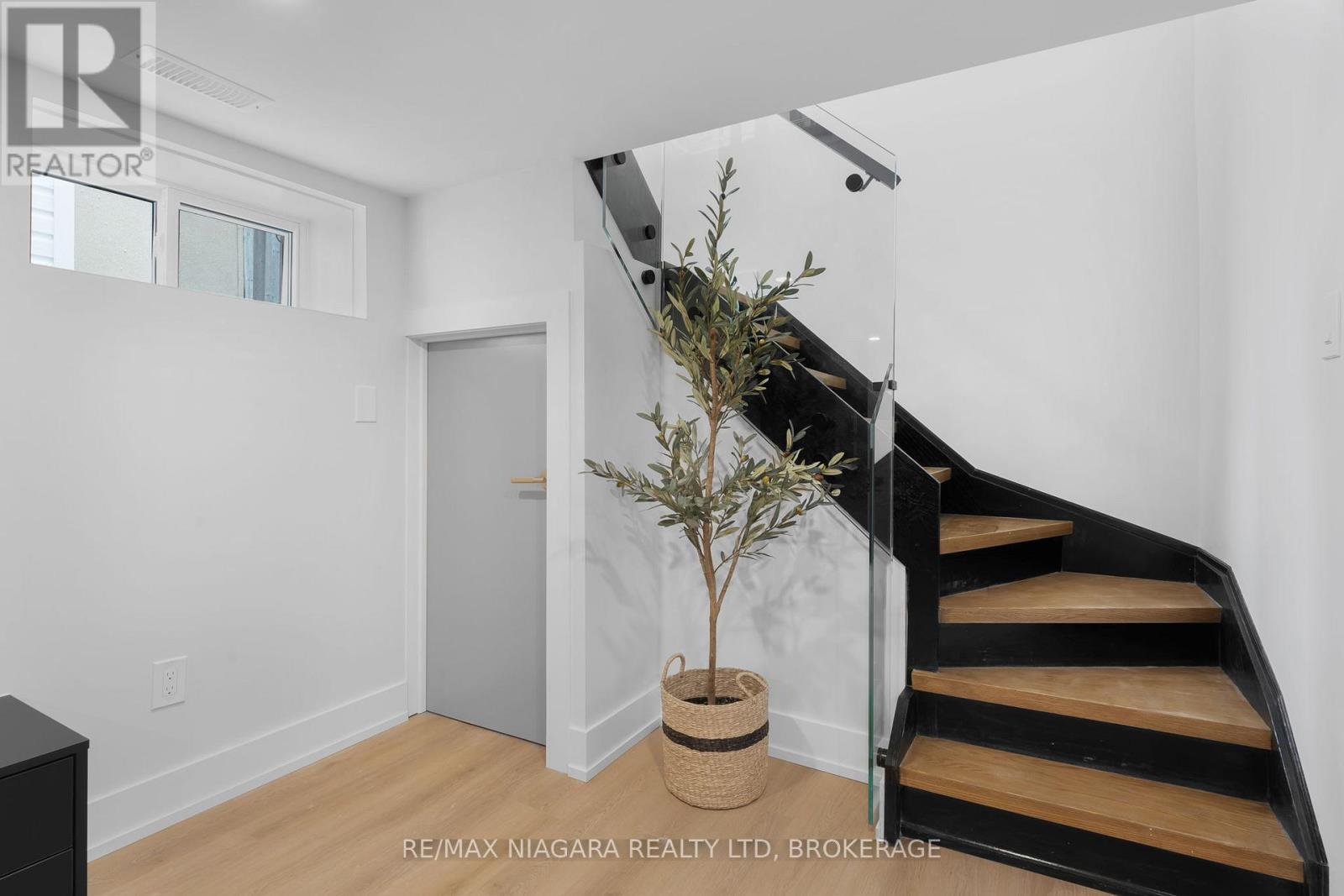 853 Sammon Avenue, Toronto, Ontario  M4C 2E9 - Photo 35 - E12568972