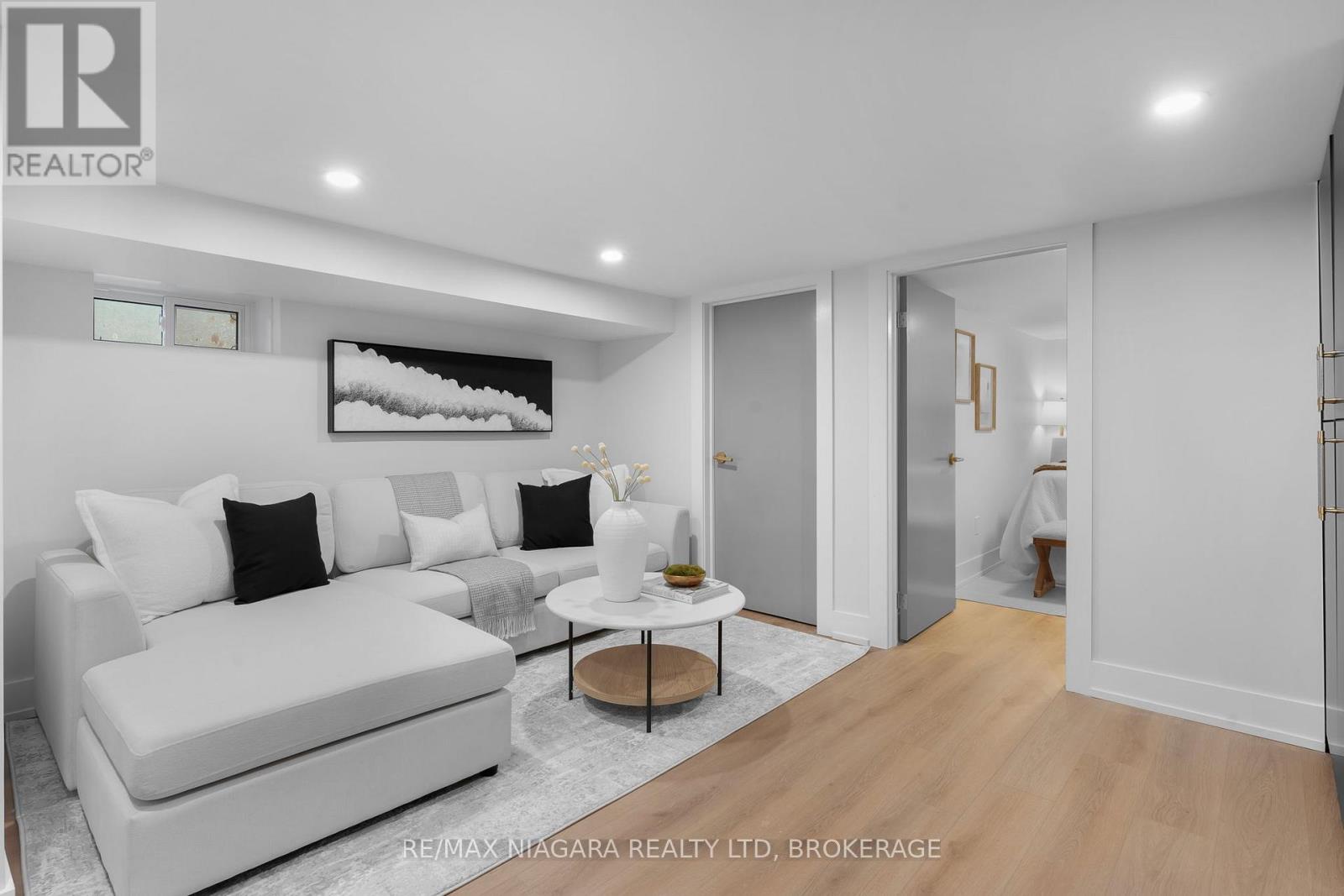 853 Sammon Avenue, Toronto, Ontario  M4C 2E9 - Photo 36 - E12568972