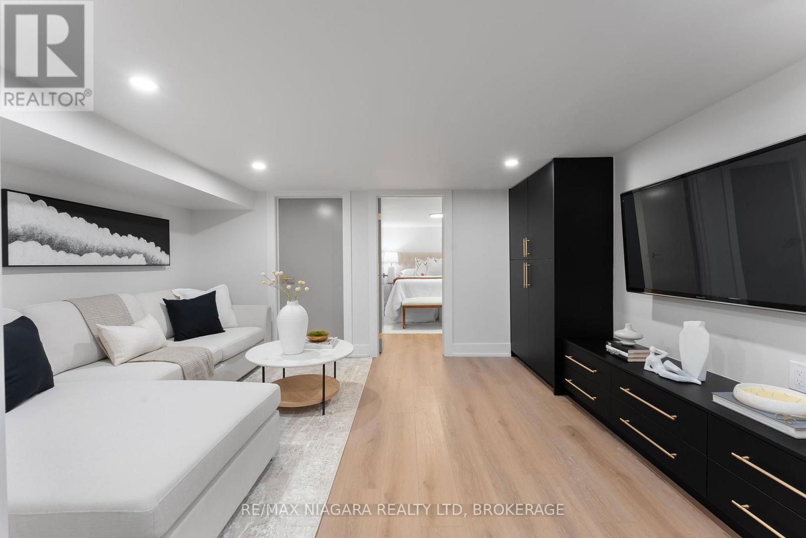 853 Sammon Avenue, Toronto, Ontario  M4C 2E9 - Photo 37 - E12568972