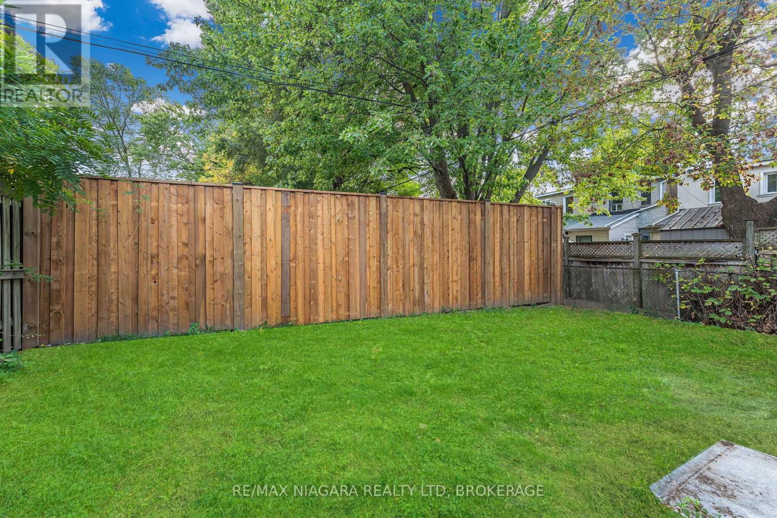 853 Sammon Avenue, Toronto, Ontario  M4C 2E9 - Photo 41 - E12568972